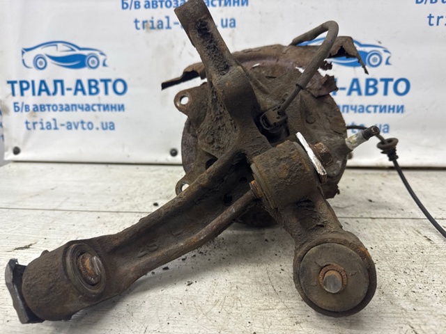 Кулак поворотний лівий 4230506100 TOYOTA
