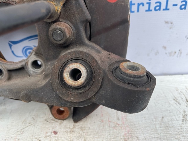 Цапфа поворотного кулака 43018CG000 NISSAN