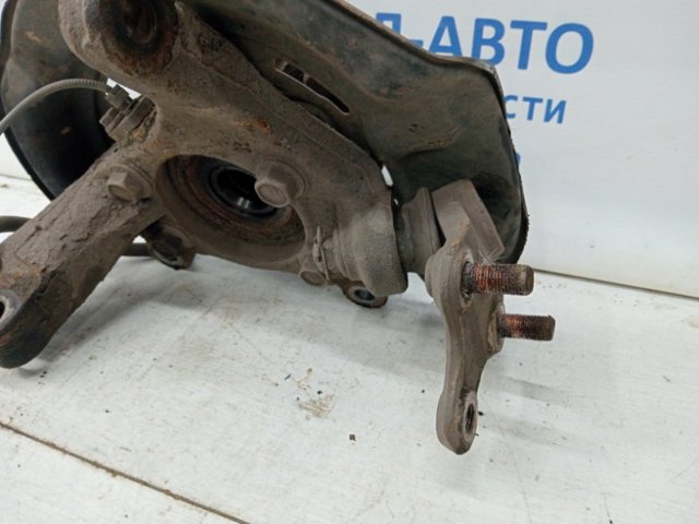 Цапфа - поворотний кулак передній, правий 4321142080 TOYOTA