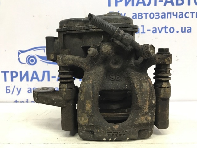 Задній гальмівний супорт лівий 440114EA0A NISSAN