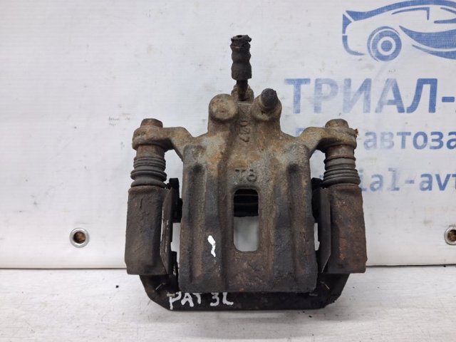 Задній гальмівний супорт лівий 44011EB30A NISSAN