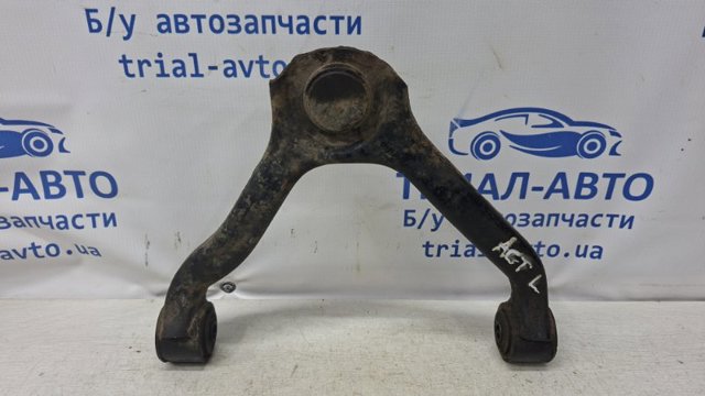 Важіль передньої підвіски верхній, лівий 4440109001 SSANG YONG