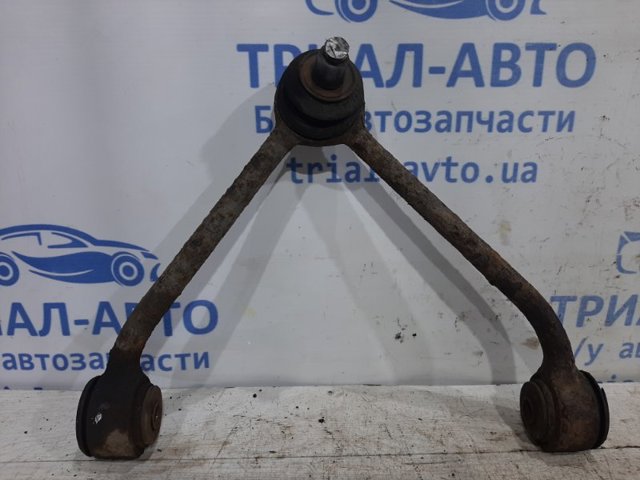 Важіль передньої підвіски верхній, правий 4440209001 SSANG YONG