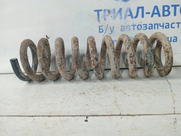 Пружина задня, права 4511009550 SSANG YONG