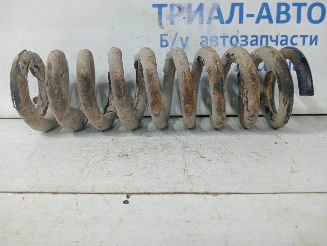 Пружина задня, права 4511009550 SSANG YONG