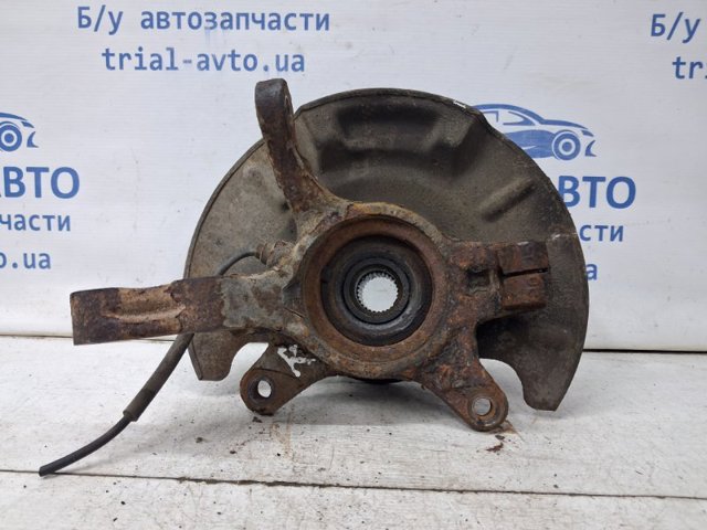 Цапфа - поворотний кулак передній, правий 4511180J52 SUZUKI