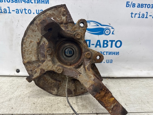 Кулак поворотний передній лівий 4515165J00 SUZUKI