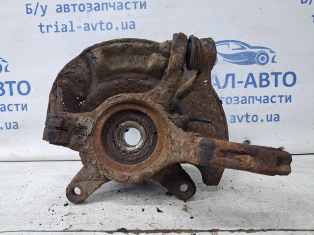 Цапфа - поворотний кулак передній, лівий 4515179J51 SUZUKI