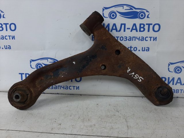 Правий важіль передній нижній підвіски 4520165J00 SUZUKI