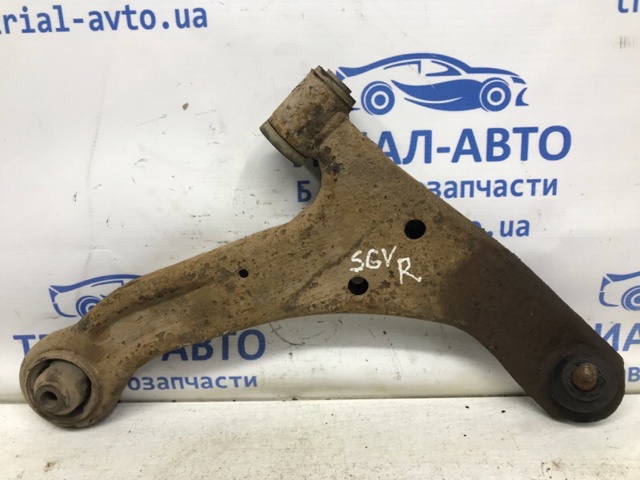 Правий важіль передній нижній підвіски 4520165J00 SUZUKI