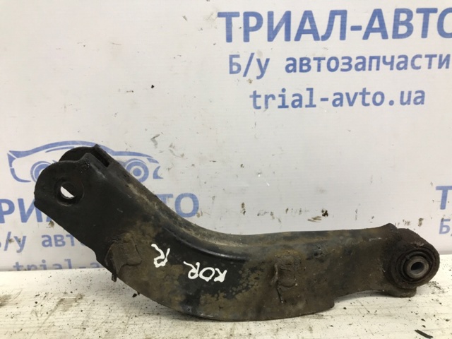 Верхній важіль задньої підвіски лівий 4541034000 SSANG YONG