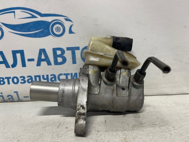 Циліндр головний гальма (Гідротормоз) 460103JA0A NISSAN