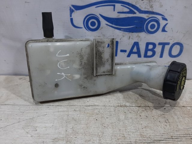 Бачок головного гальмівного циліндру (гальмівної рідини) Nissan JUKE F15E