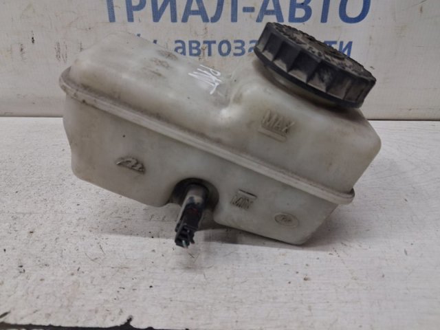 Бачок головного гальмівного циліндру 46090EB326 NISSAN