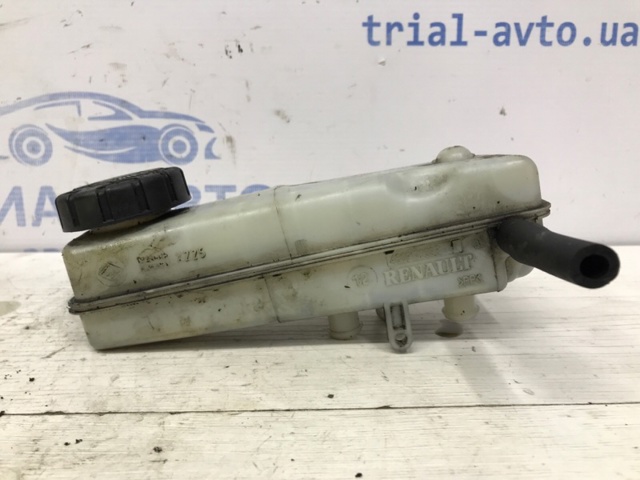 Бачок головного гальмівного циліндру 460910010R RENAULT