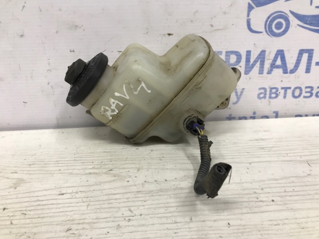 Бачок головного циліндру зчеплення 4722042110 TOYOTA