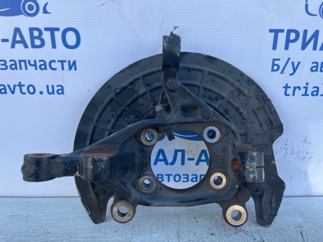 Кулак поворотний передній правий 4787970AA CHRYSLER