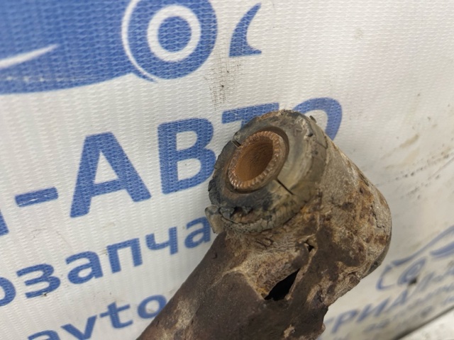 Правий важіль передній нижній підвіски 4806805070 TOYOTA