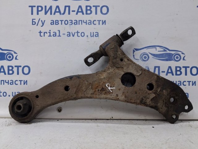 Правий важіль передній нижній підвіски 4806833060 TOYOTA