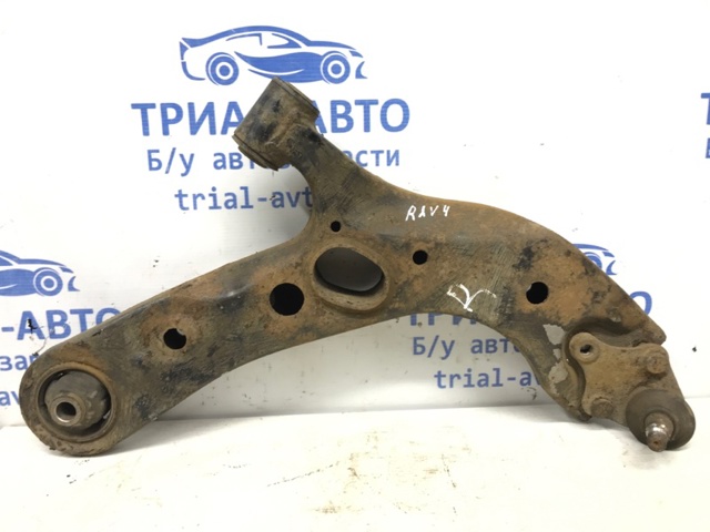Правий важіль передній нижній підвіски 4806842051 TOYOTA