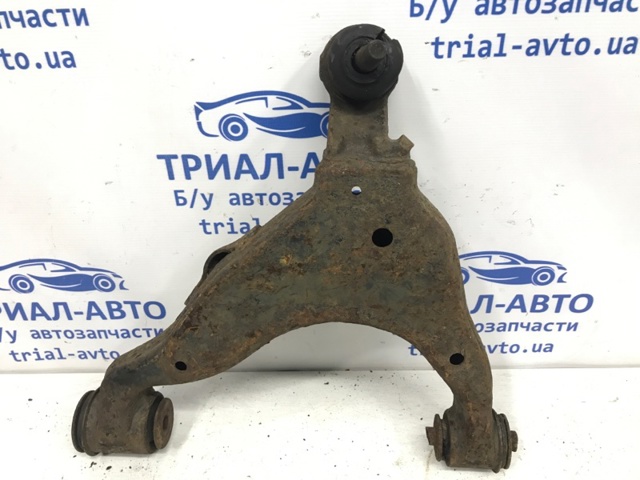 Правий важіль передній нижній підвіски 4806860010 TOYOTA