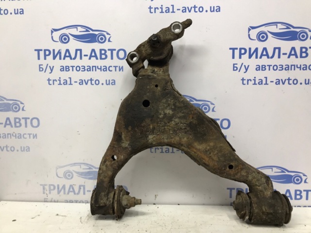 Правий важіль передній нижній підвіски 4806860010 TOYOTA