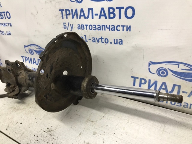 Стійка передня права 4851048100 TOYOTA