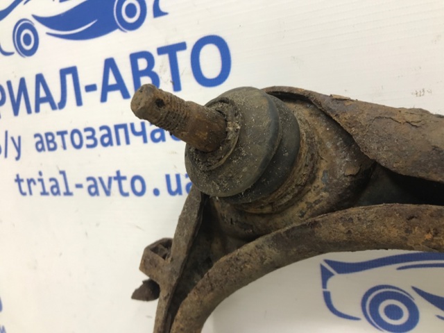 Важіль передньої підвіски верхній, правий 4861060030 TOYOTA