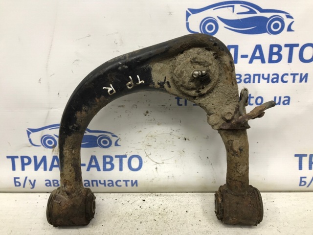 Важіль передньої підвіски верхній, правий 4861060050 TOYOTA