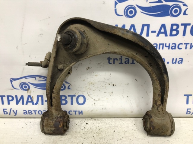 Важіль передньої підвіски верхній, правий 4861060050 TOYOTA