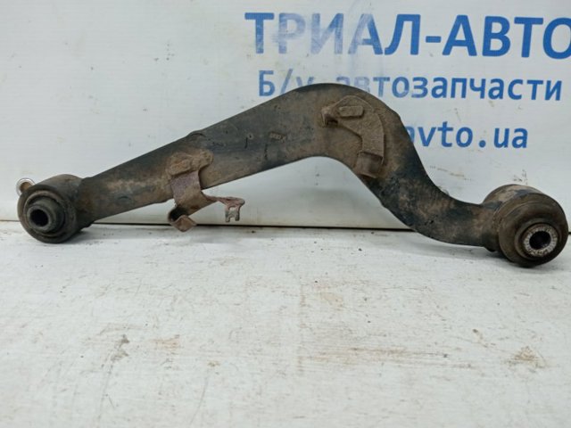 Балансир підвіски задній правий 4877042040 TOYOTA