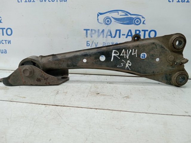 Балансир підвіски задній правий 4877042040 TOYOTA