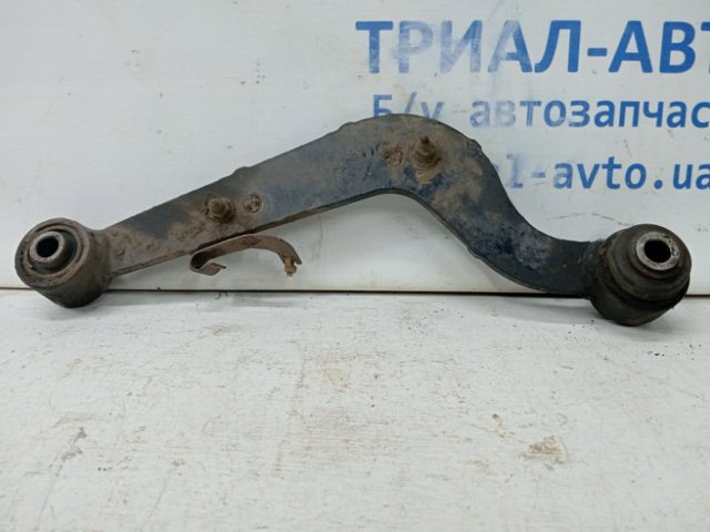 Балансир підвіски задній лівий 4879042020 TOYOTA