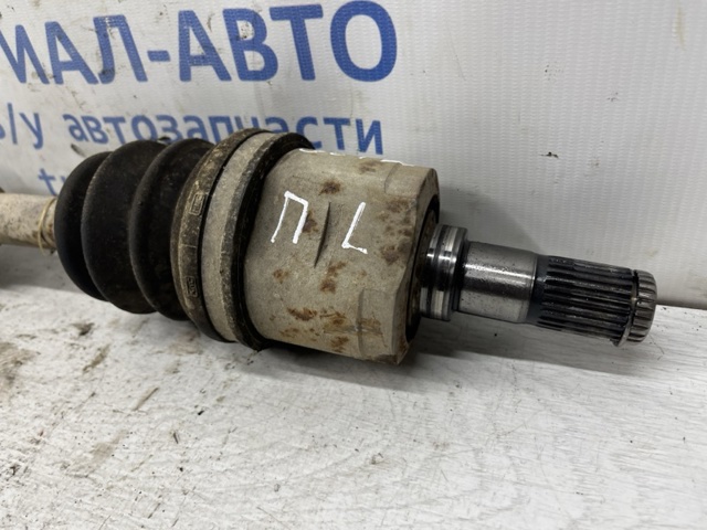 Піввісь передня ліва 495001C352 HYUNDAI