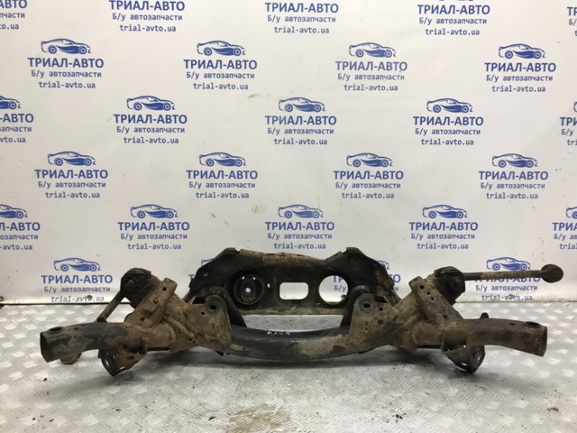 Передня балка 5120112441 TOYOTA