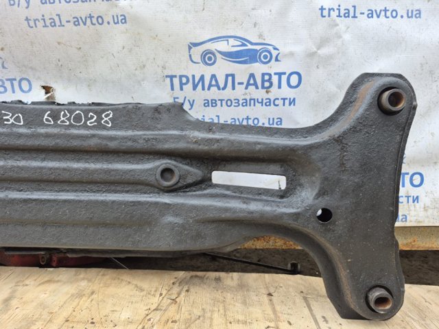 Балка задньої підвіски поперечна 5120633060 TOYOTA