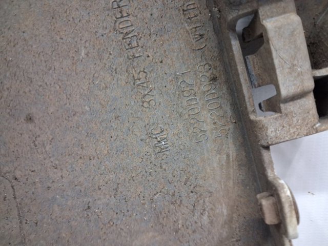 Ліве переднє крило 5220F465 MITSUBISHI