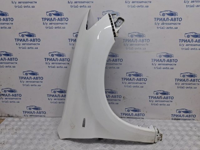 Переднє праве крило 5220F466 MITSUBISHI