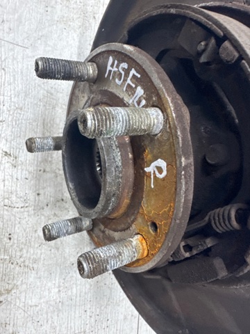 Цапфа поворотна права 527202W100 HYUNDAI