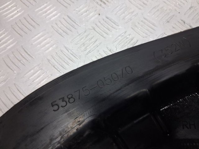 Підкрилок передній лівий 5387605061 TOYOTA