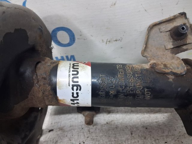 Амортизатор передньої підвіски 543029U025 NISSAN