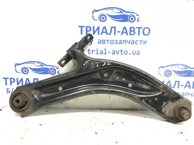 Правий важіль передній нижній підвіски 545004CA0A NISSAN