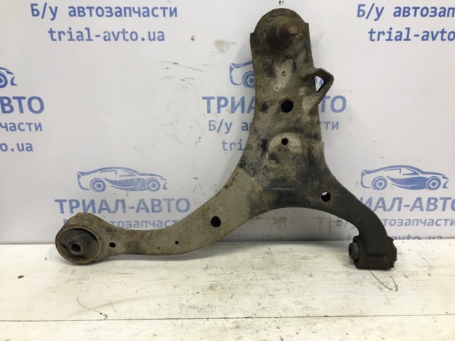 Правий важіль передній нижній підвіски 545012B000 HYUNDAI