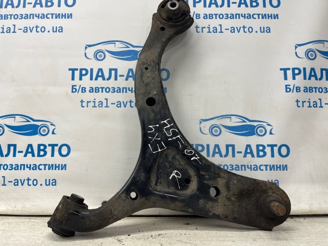 Правий важіль передній нижній підвіски 545012B500 HYUNDAI
