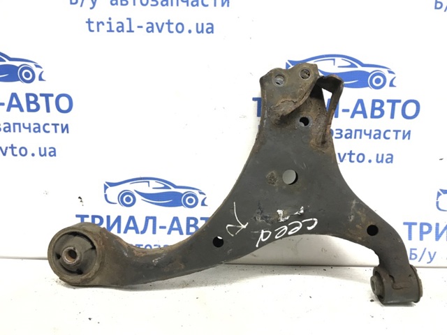 Правий важіль передній нижній підвіски 545012H000 HYUNDAI