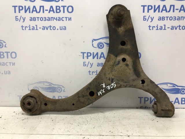 Правий важіль передній нижній підвіски 545012P000 HYUNDAI