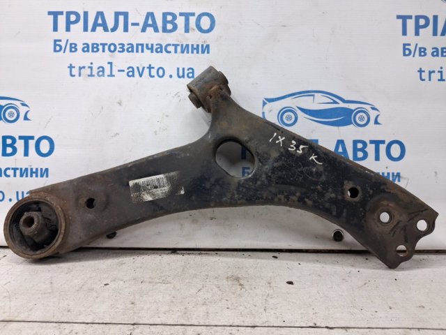 Правий важіль передній нижній підвіски 545012Y500 HYUNDAI