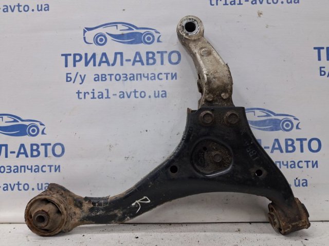 Правий важіль передній нижній підвіски 545013K500 HYUNDAI