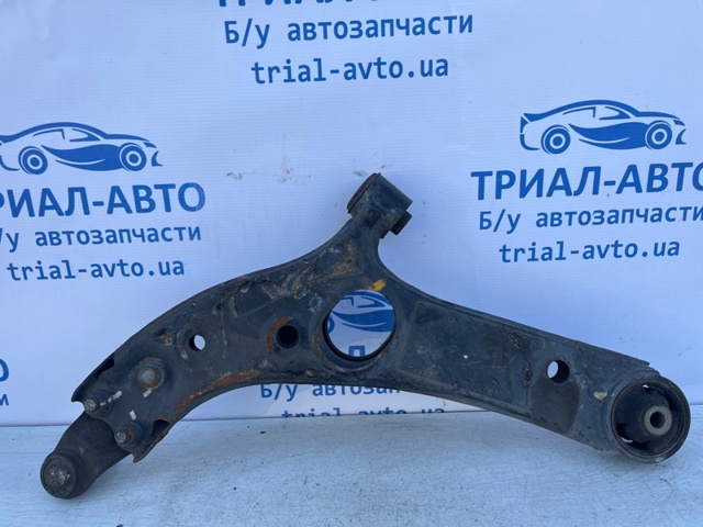 Правий важіль передній нижній підвіски 545013S200 HYUNDAI