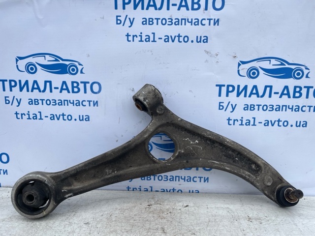 Правий важіль передній нижній підвіски 545014C000 HYUNDAI